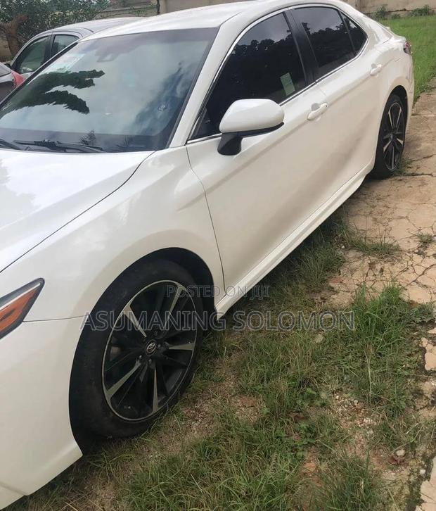 Toyota Camry SE 4dr Sedan (2.5L 4cyl 6A) 2017 White