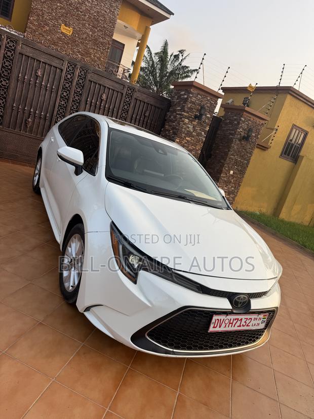 Toyota Corolla XLE 2020 White