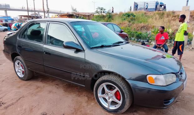 Toyota Corolla 2001 Gray