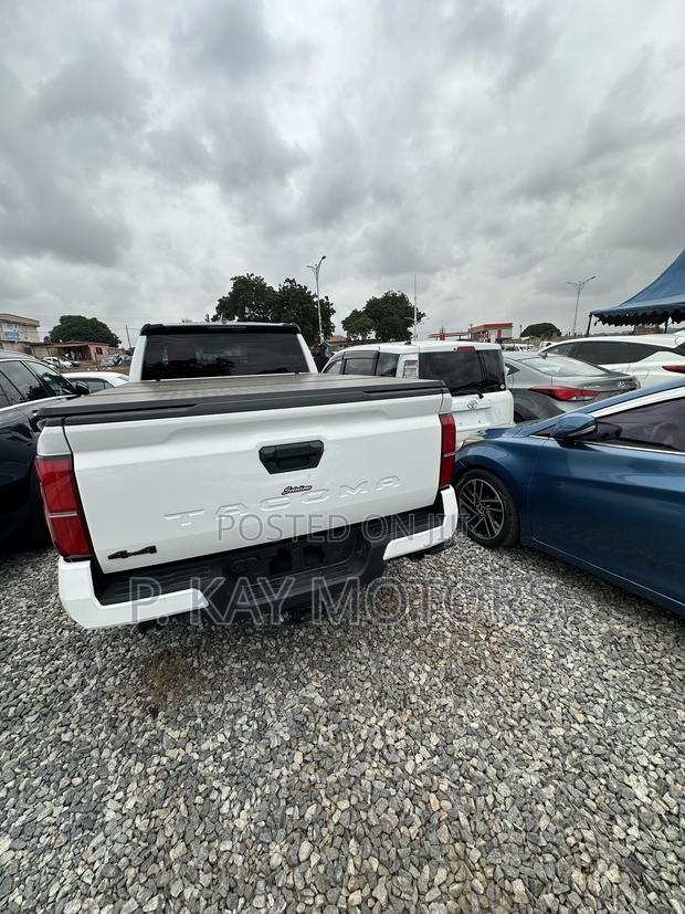 Toyota Tacoma SR5 Double Cab 6' Bed AT 2024 White