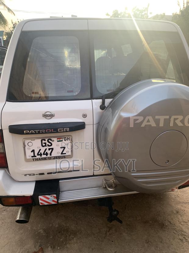 Nissan Patrol 2000 White
