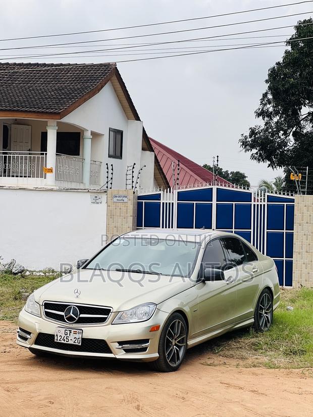 Mercedes-Benz C250 2012 Gold