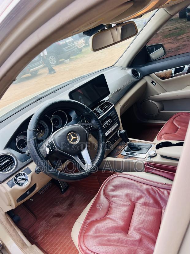 Mercedes-Benz C250 2012 Gold