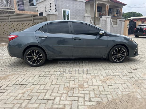 Toyota Corolla 2016 Gray
