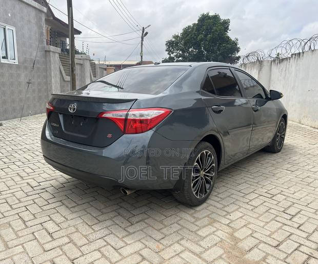 Toyota Corolla 2016 Gray