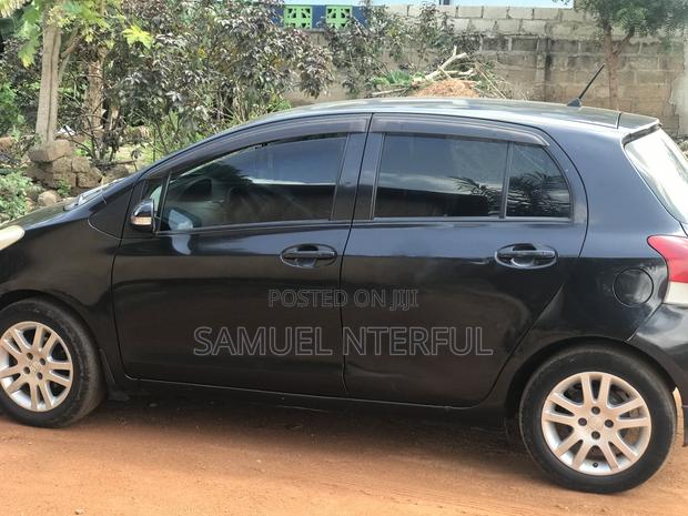 Toyota Vitz 1.0 FWD 5dr 2010 Black
