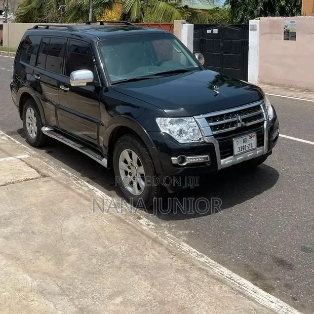Mitsubishi Pajero 2017 Black