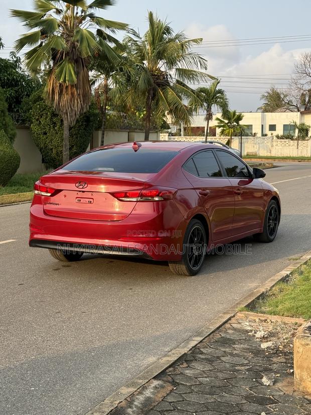 Hyundai Elantra 2018 Red