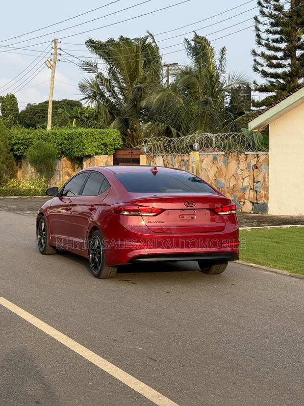 Hyundai Elantra 2018 Red