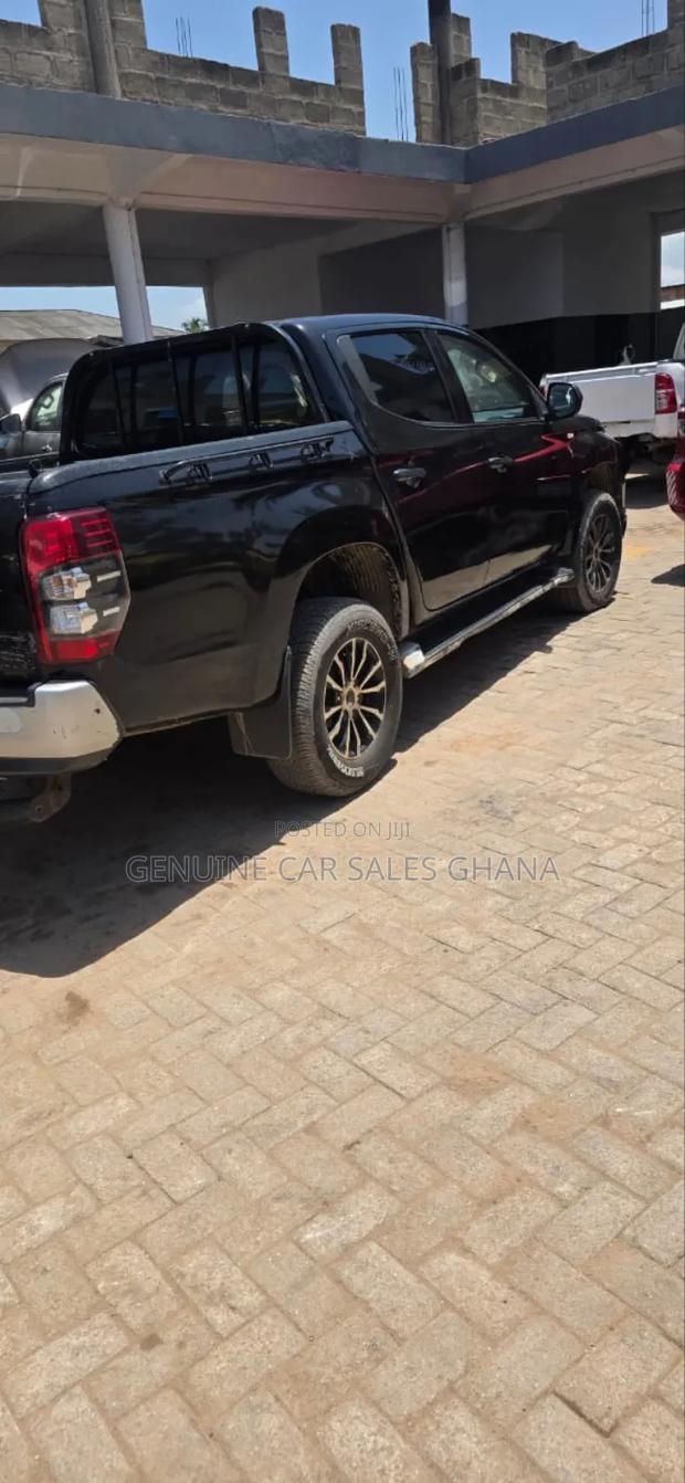 Mitsubishi L200 2022 Black