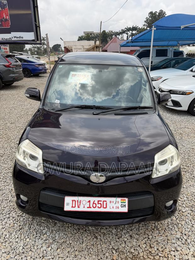 Toyota Sienta 1.5 AWD 2012 Burgundy