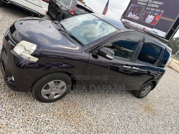 Toyota Sienta 1.5 AWD 2012 Burgundy