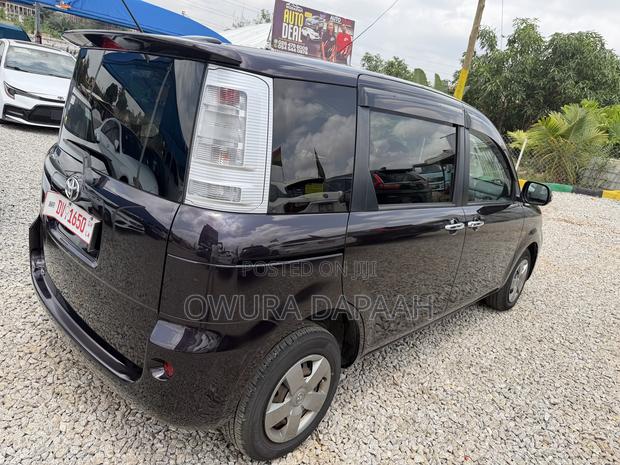 Toyota Sienta 1.5 AWD 2012 Burgundy