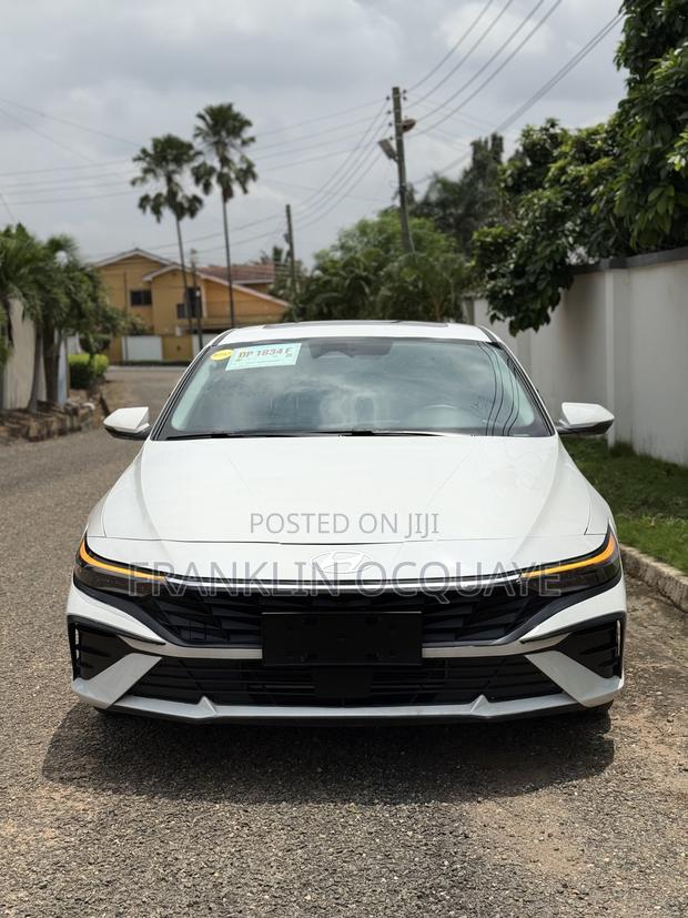 Hyundai Elantra 2025 White