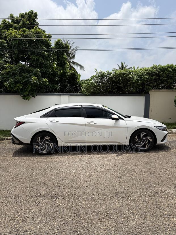 Hyundai Elantra 2025 White