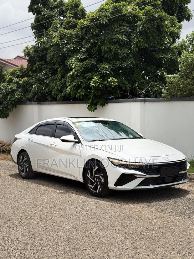 Hyundai Elantra 2025 White