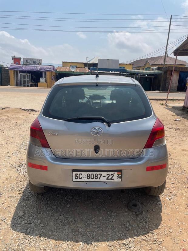 Toyota Vitz 2010 Silver
