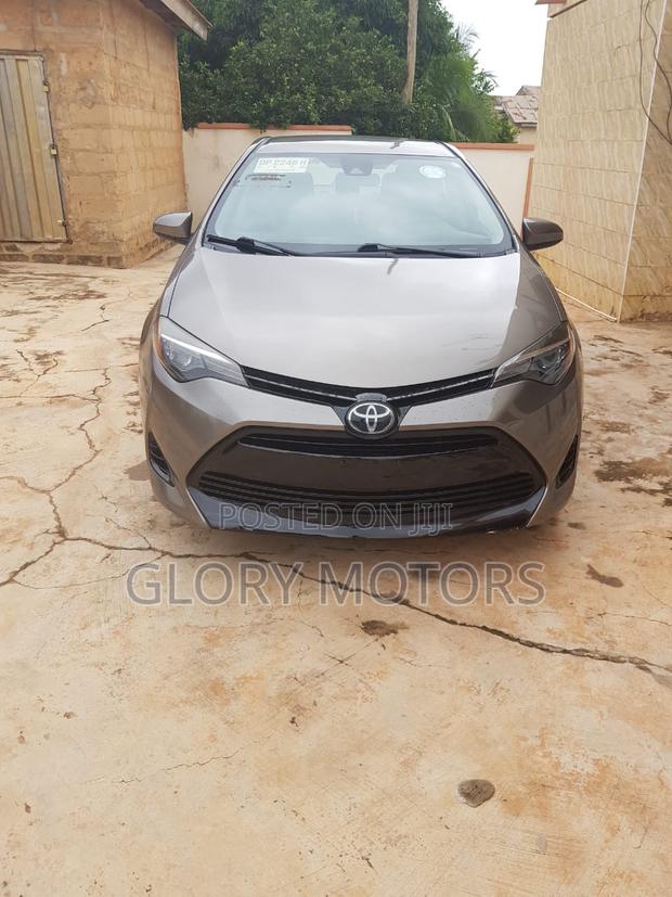Toyota Corolla LE (1.8L 4cyl 2A) 2018 Beige