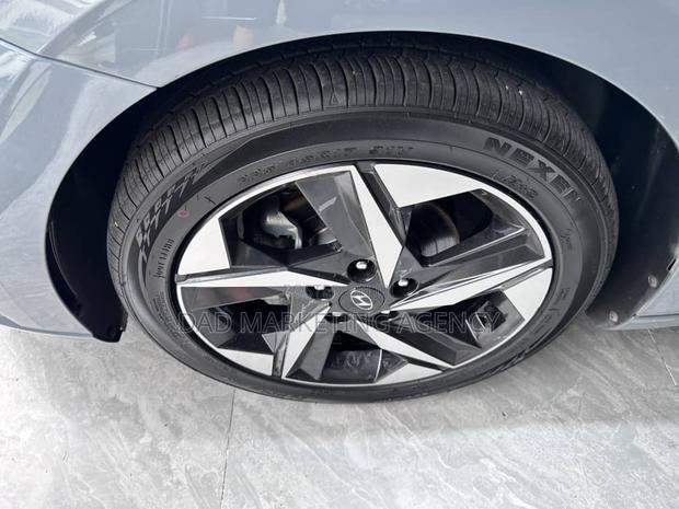 Hyundai Elantra Limited 2021 Green