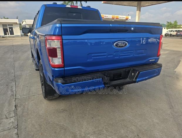 Ford E-150 2022 Blue