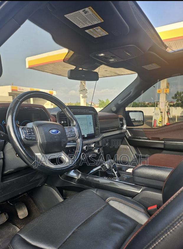 Ford E-150 2022 Blue