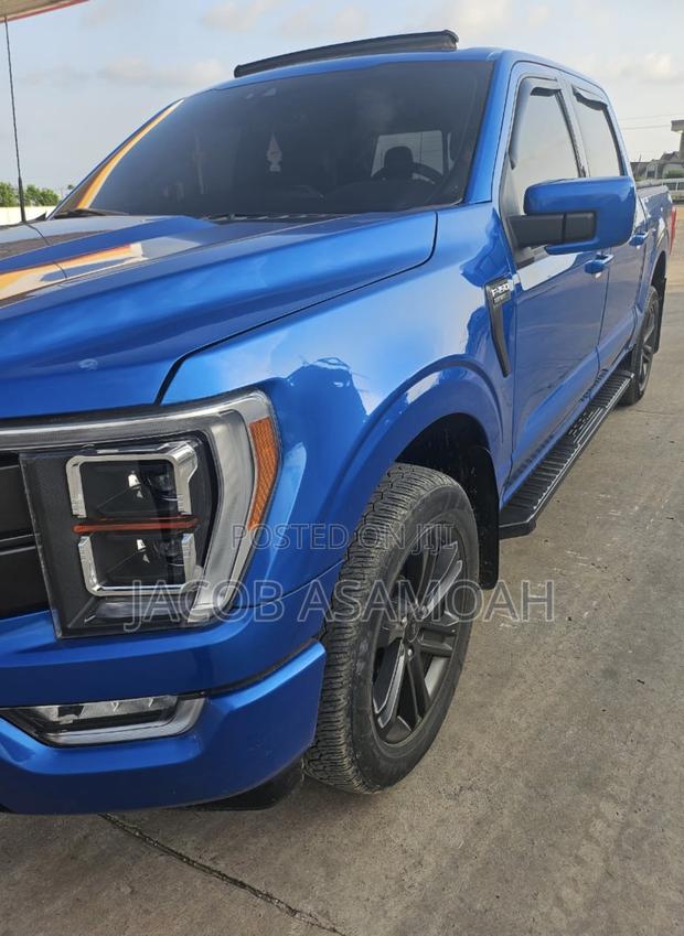 Ford E-150 2022 Blue