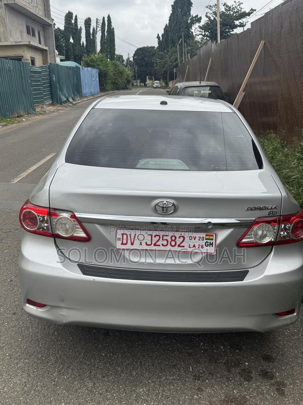 Toyota Corolla LE 4dr Sedan (1.8L 4cyl 4A) 2011 Silver