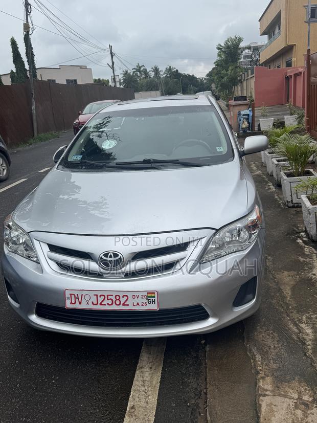 Toyota Corolla LE 4dr Sedan (1.8L 4cyl 4A) 2011 Silver
