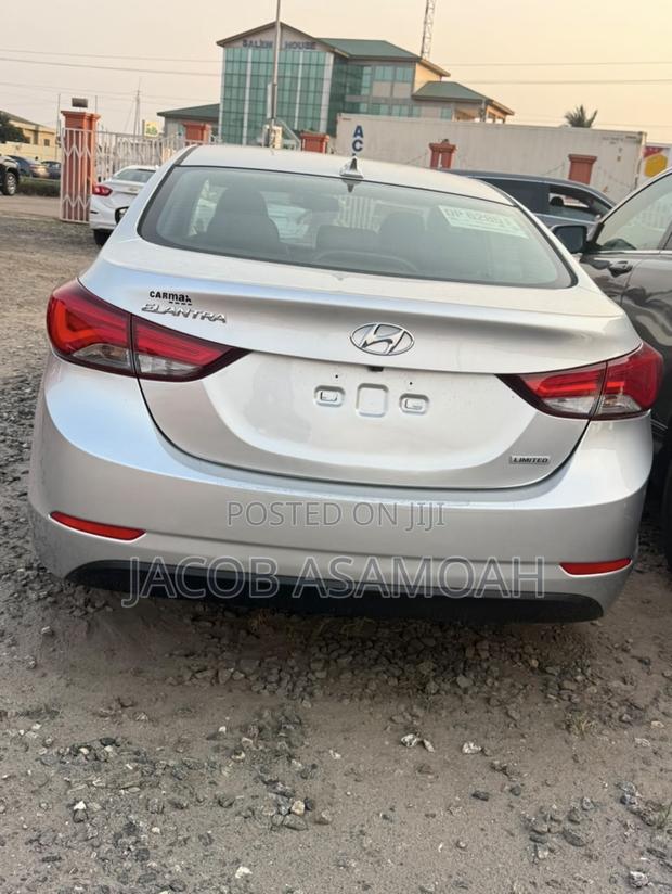 Hyundai Elantra 2015 Silver