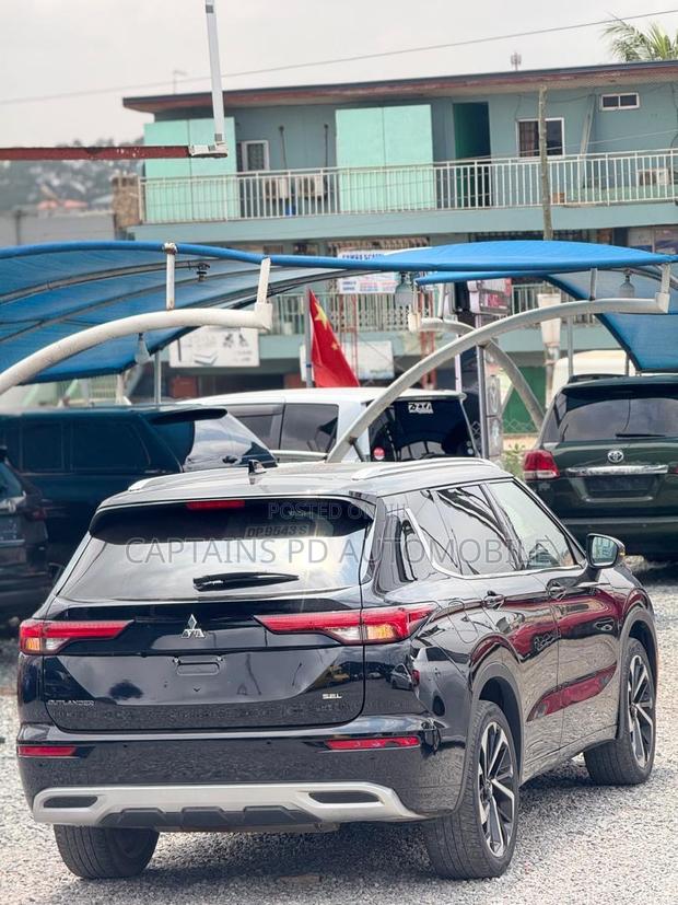 Mitsubishi Outlander SEL 2023 Black