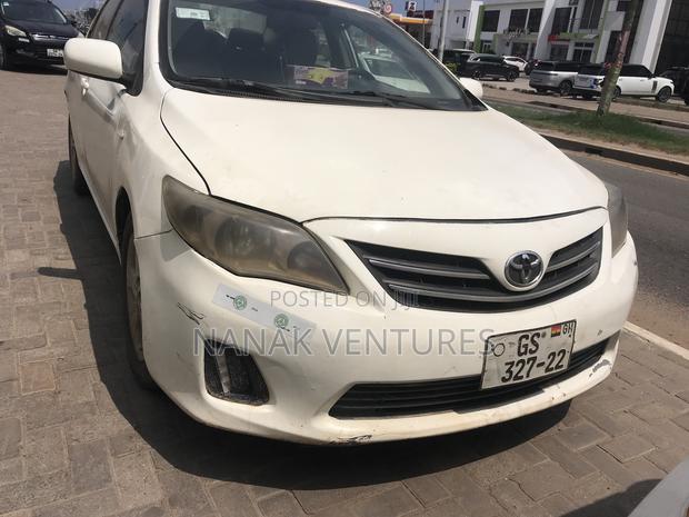 Toyota Corolla LE Special Edition 4dr Sedan (1.8L 4cyl 4A) 2013 White