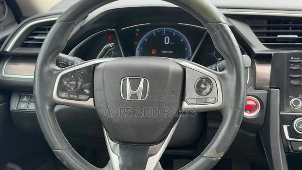 Honda Civic 2019 White
