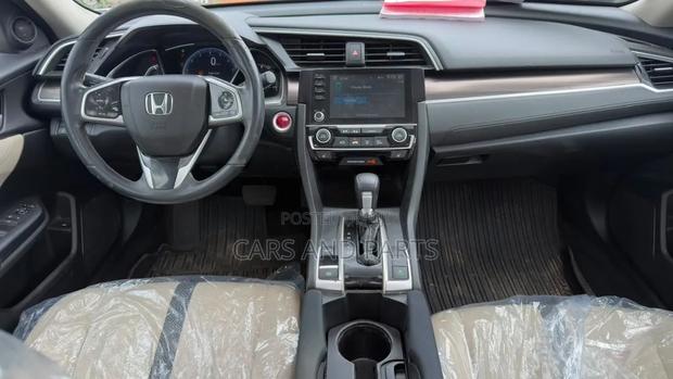 Honda Civic 2019 White