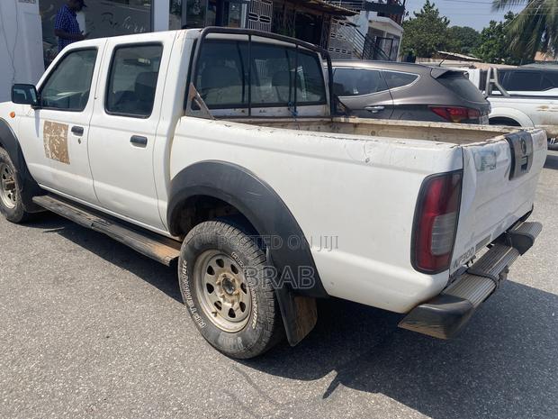 Nissan Hardbody 2021 White