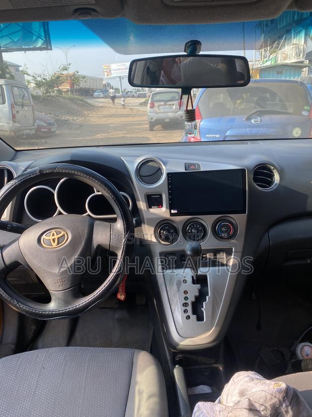 Toyota Matrix XR Hatchback FWD (1.8L 4cyl 4A) 2008 Gold