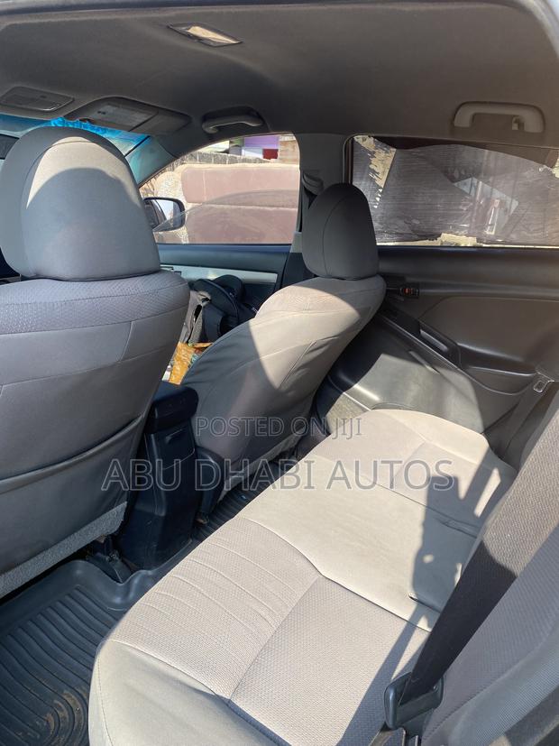 Toyota Matrix XR Hatchback FWD (1.8L 4cyl 4A) 2008 Gold