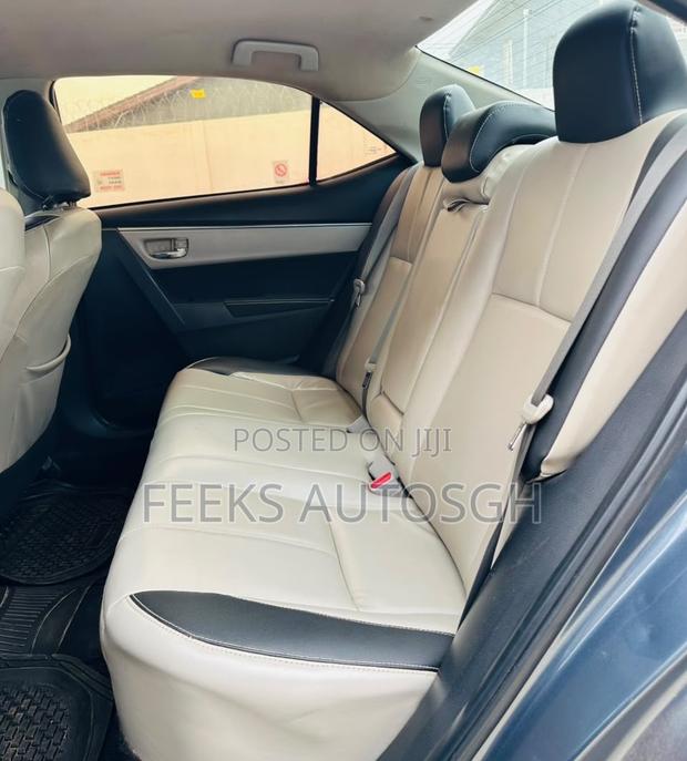 Toyota Corolla LE 4dr Sedan (1.8L 4cyl CVT) 2015 Gray
