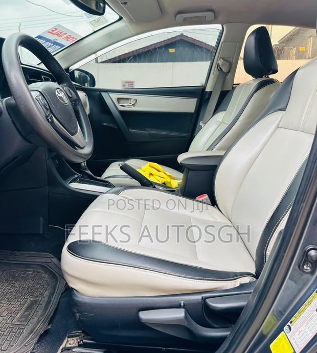 Toyota Corolla LE 4dr Sedan (1.8L 4cyl CVT) 2015 Gray