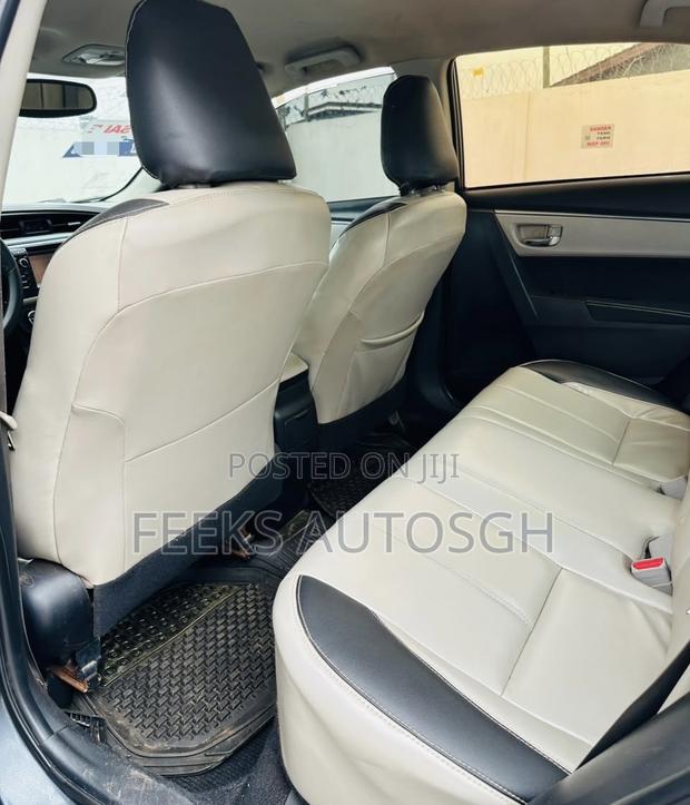Toyota Corolla LE 4dr Sedan (1.8L 4cyl CVT) 2015 Gray