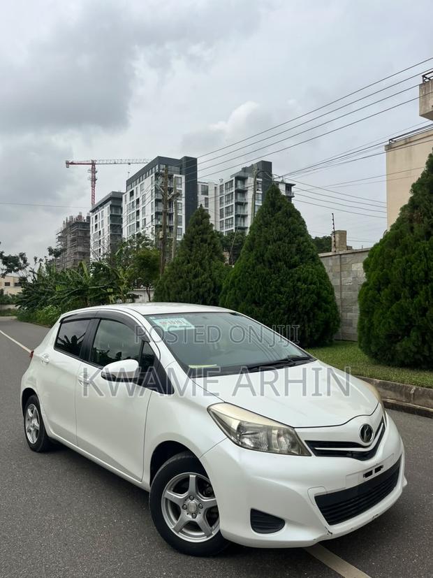 Toyota Vitz 1.3 FWD 5dr 2013 White