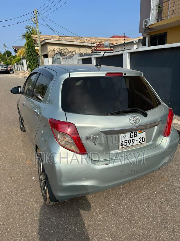 Toyota Vitz 1.0 FWD 5dr 2012 Gray