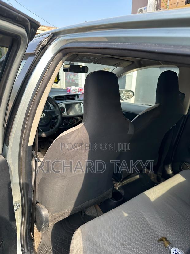 Toyota Vitz 1.0 FWD 5dr 2012 Gray