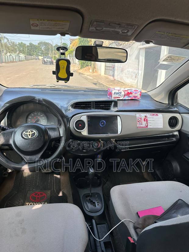 Toyota Vitz 1.0 FWD 5dr 2012 Gray