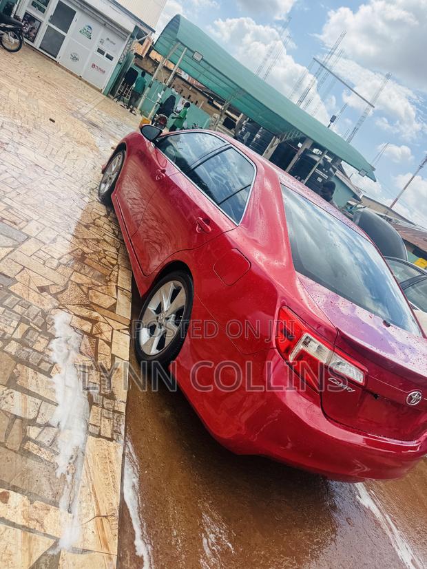 Toyota Camry SE 4dr Sedan (2.5L 4cyl 6A) 2013 Red