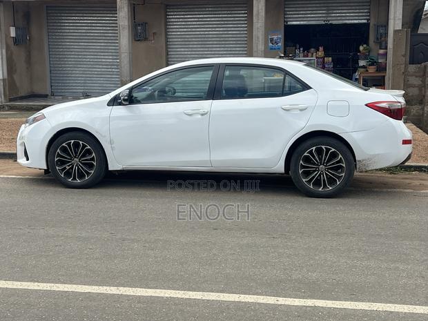 Toyota Corolla S 4dr Sedan (1.8L 4cyl CVT) 2015 White