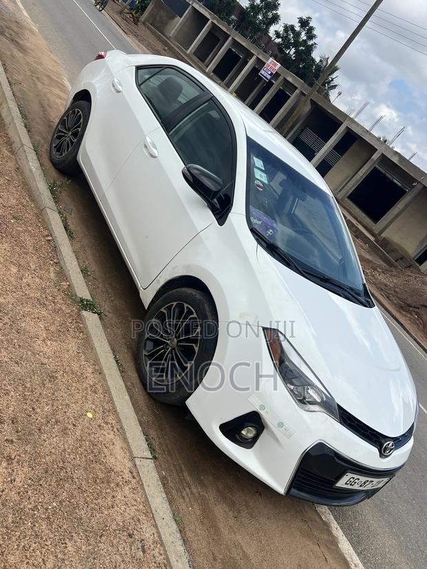 Toyota Corolla S 4dr Sedan (1.8L 4cyl CVT) 2015 White