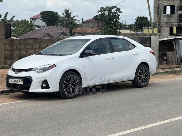 Toyota Corolla S 4dr Sedan (1.8L 4cyl CVT) 2015 White