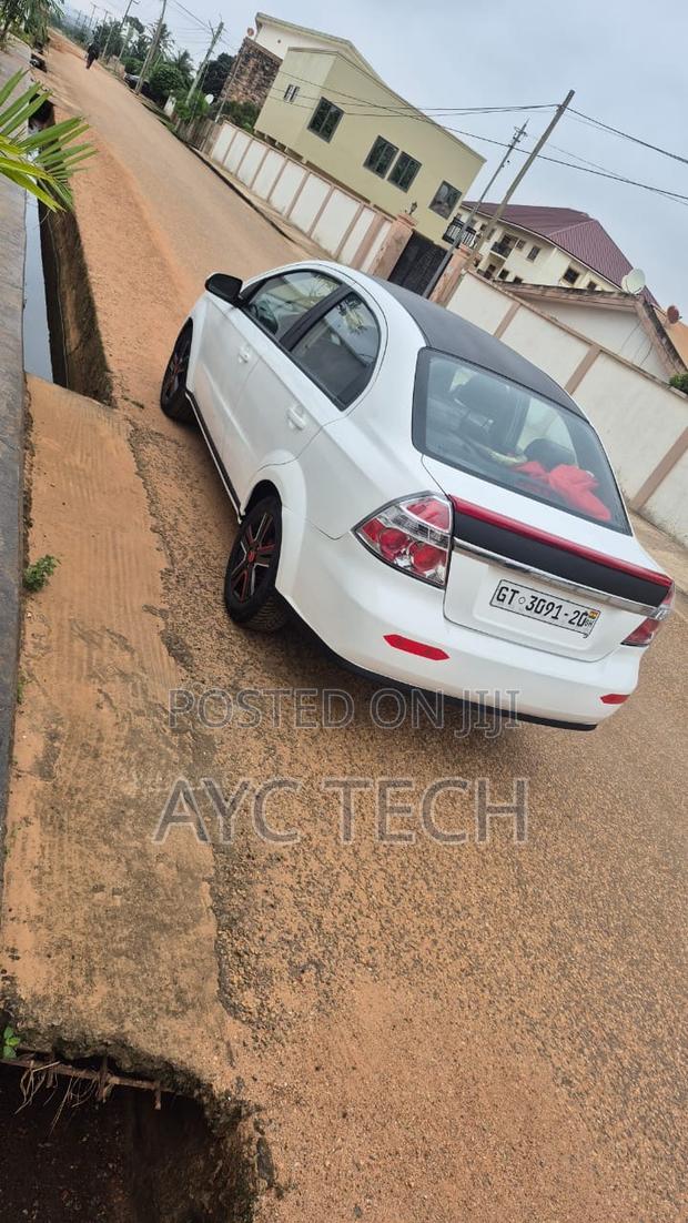 Chevrolet Aveo 1.5 Sedan T250 2011 White