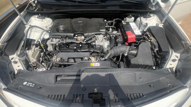 Toyota Camry SE FWD 2020 White