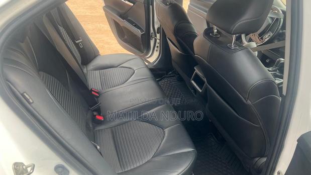 Toyota Camry SE FWD 2020 White